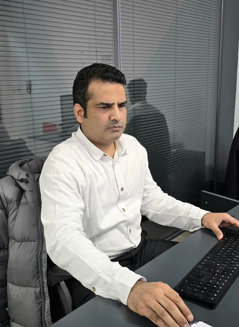 Rakesh Kumar, Office Manager